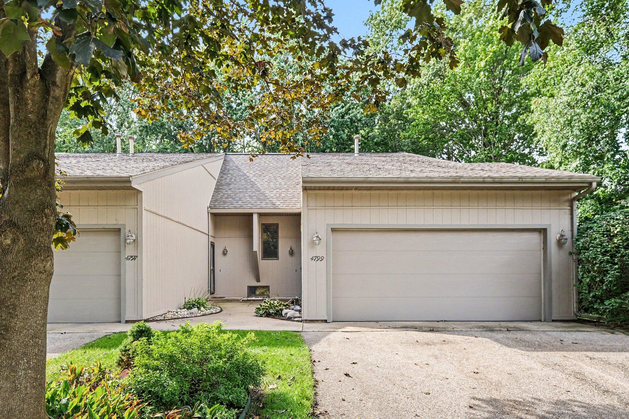 4799 Rockvalley Drive NE Grand Rapids MI 49525