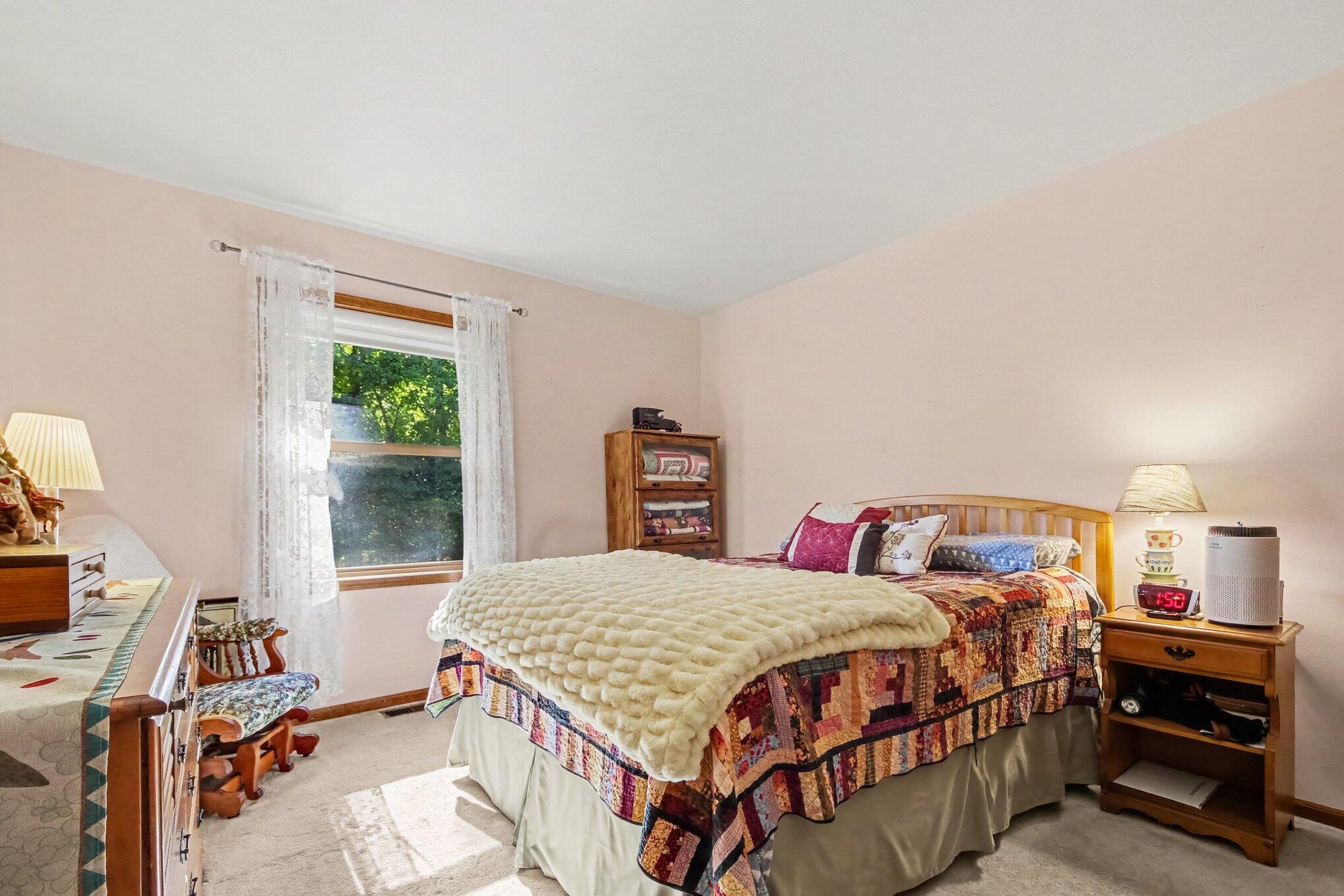 49 Skyline Circle NW Grand Rapids MI 49504