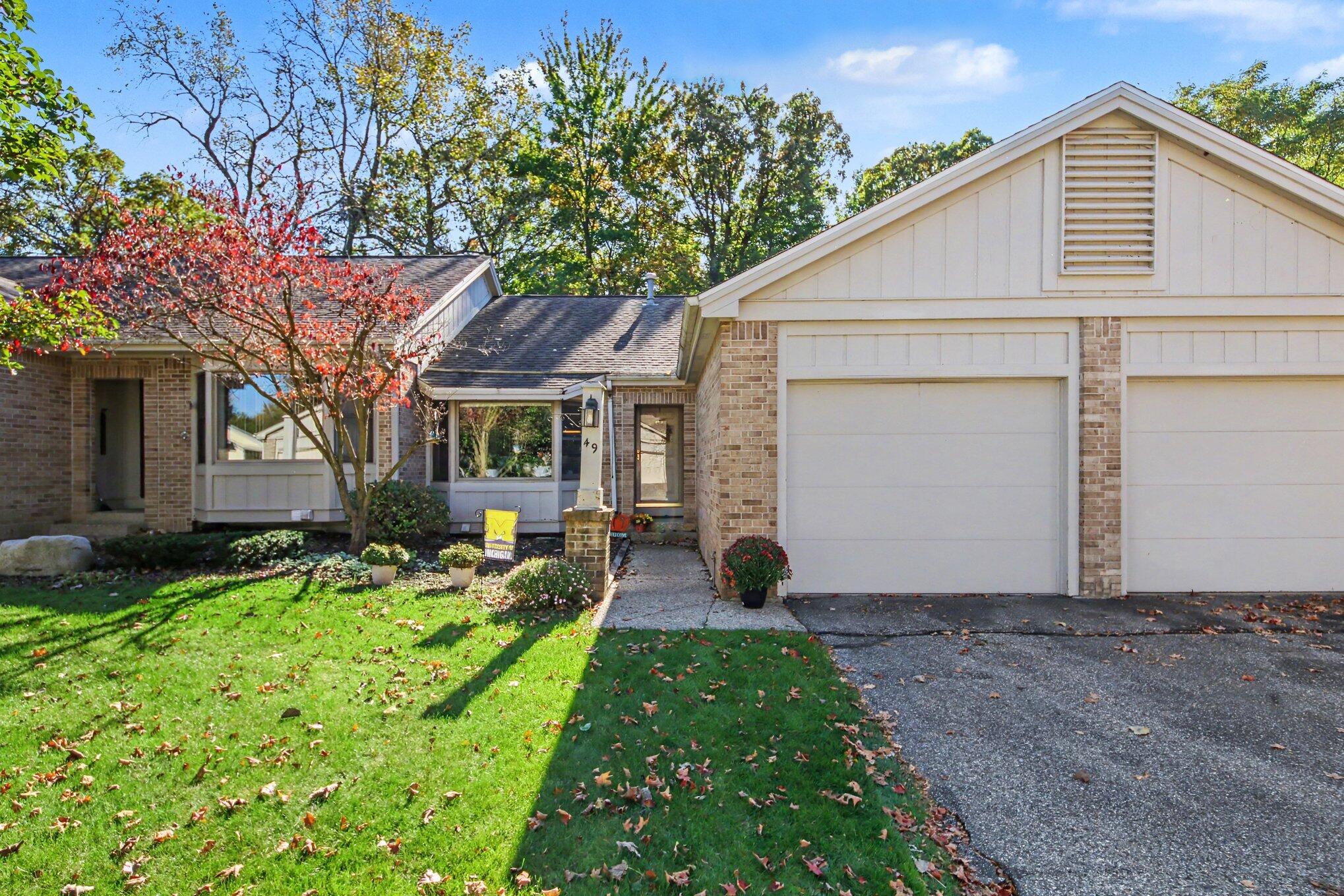 49 Skyline Circle NW Grand Rapids MI 49504