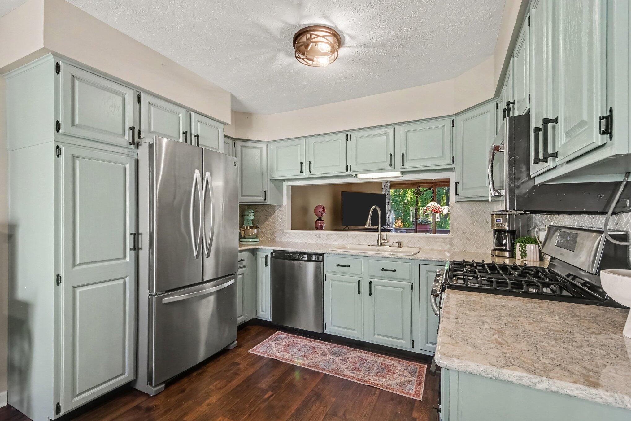 49 Skyline Circle NW Grand Rapids MI 49504