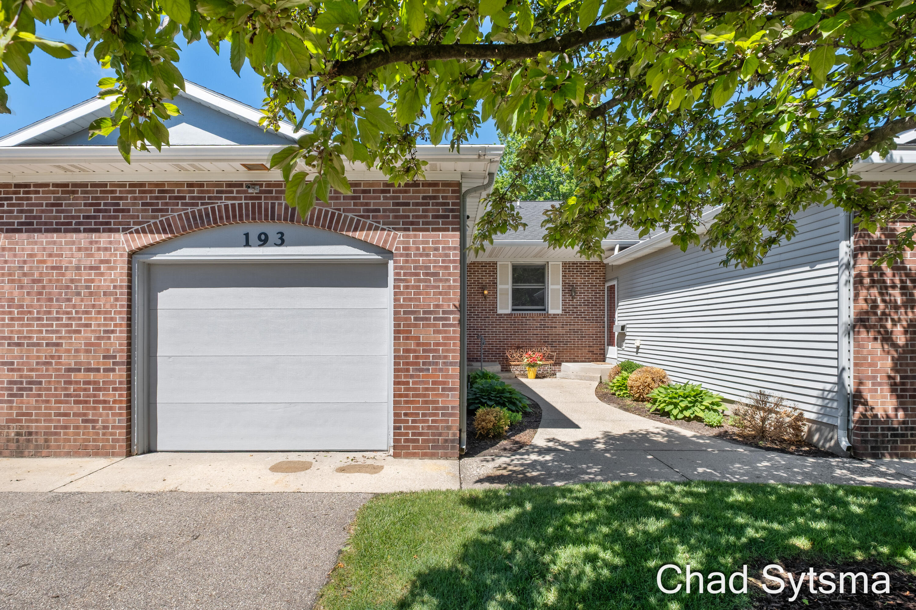 193 Laurelwood Court SW Grand Rapids MI 49548