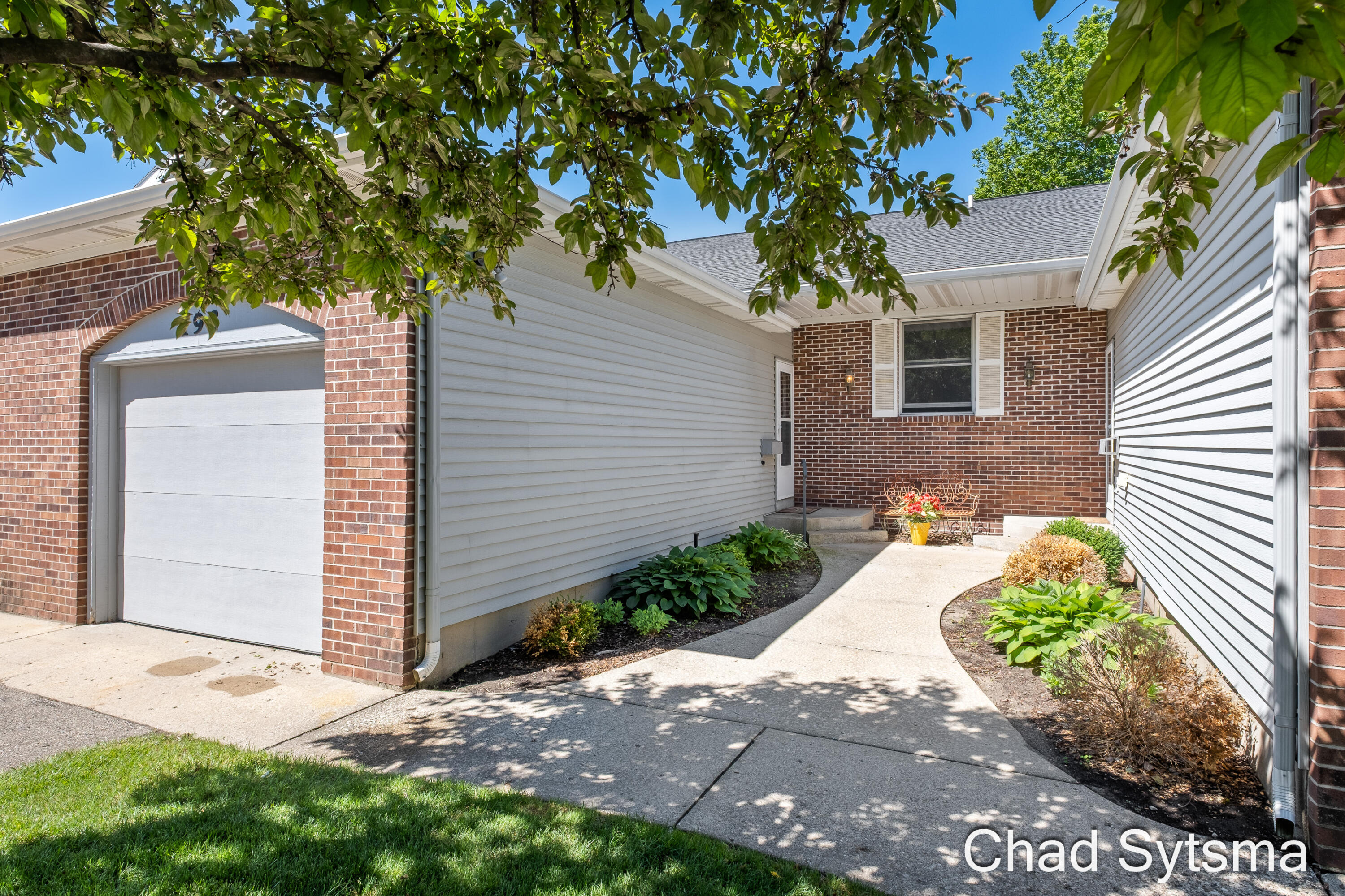 193 Laurelwood Court SW Grand Rapids MI 49548