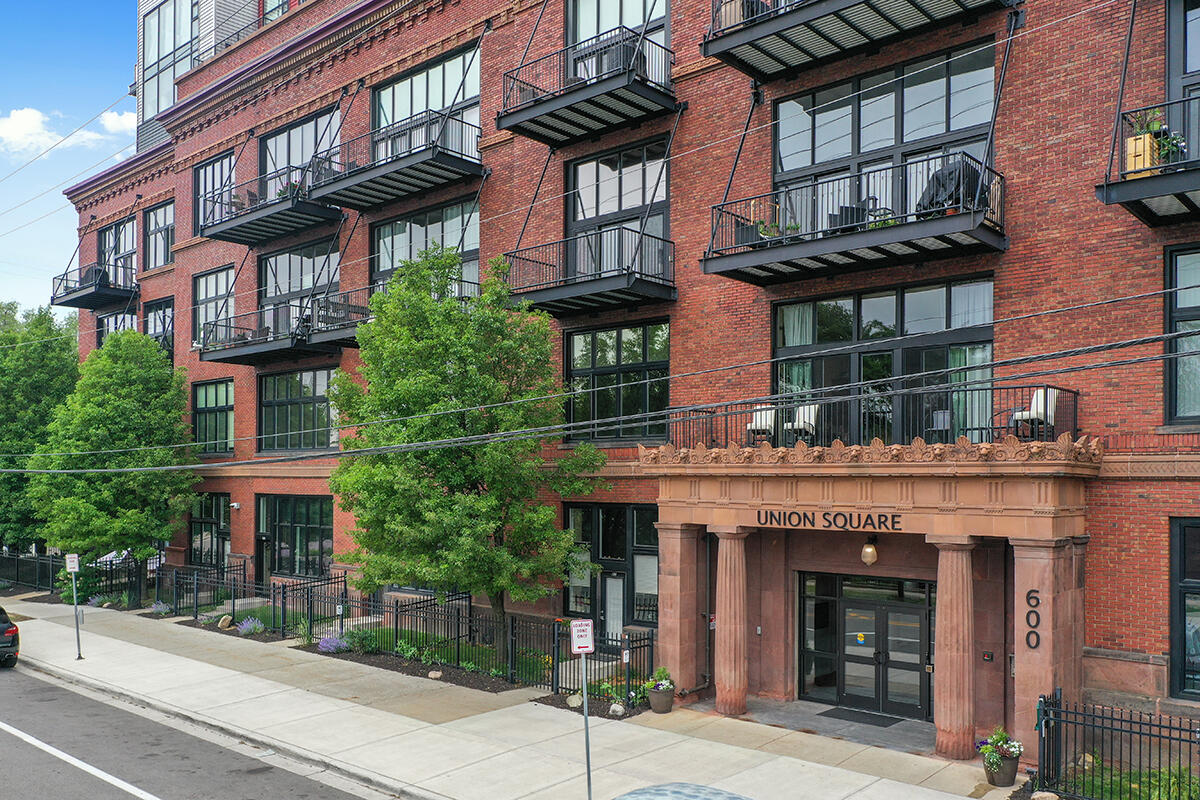 600 Broadway Avenue NW Grand Rapids MI 49504