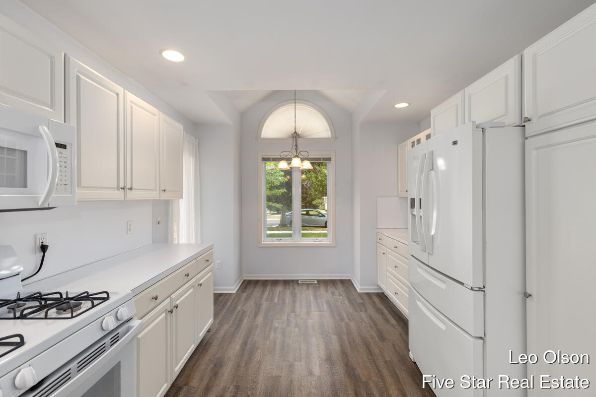2220 Meadowglen Drive NE Grand Rapids MI 49505