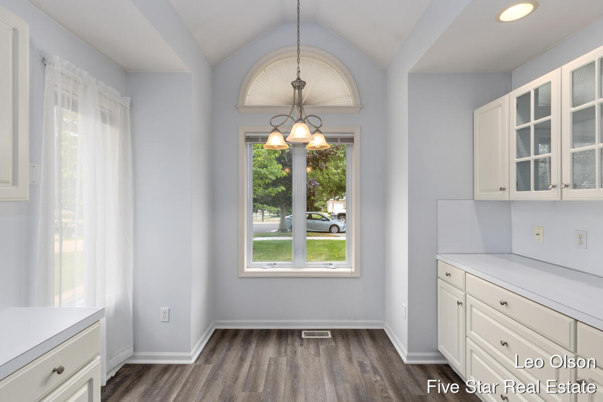 2220 Meadowglen Drive NE Grand Rapids MI 49505