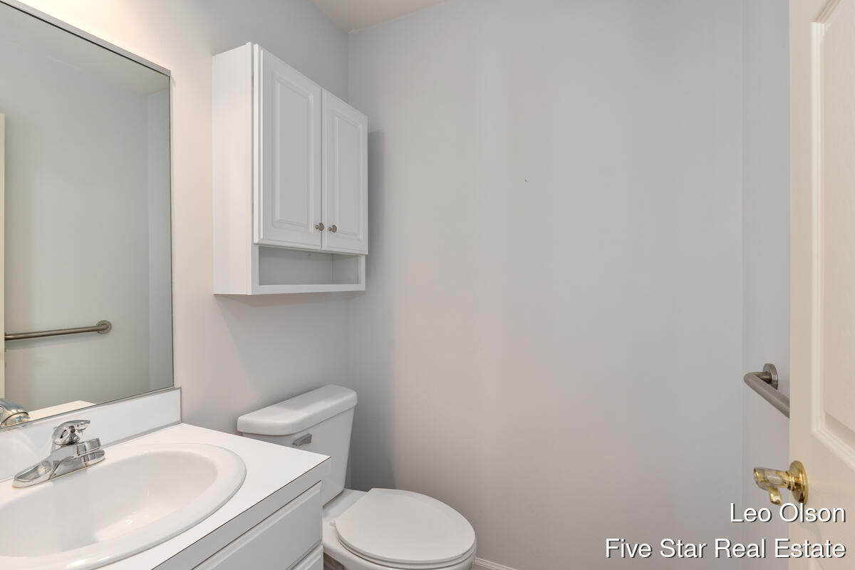 2220 Meadowglen Drive NE Grand Rapids MI 49505