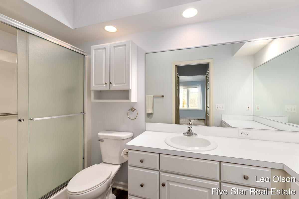 2220 Meadowglen Drive NE Grand Rapids MI 49505