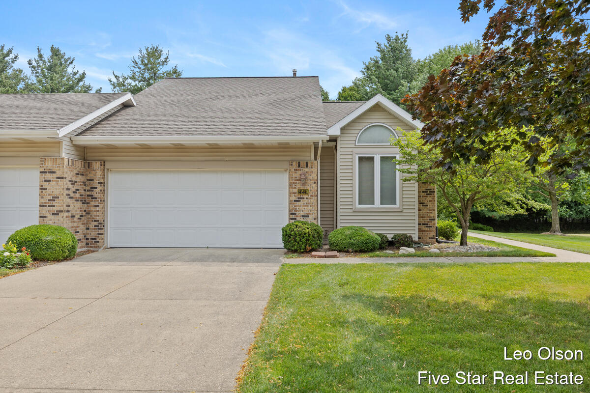 2220 Meadowglen Drive NE Grand Rapids MI 49505