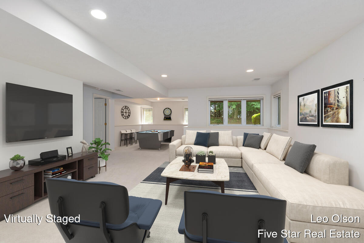 2220 Meadowglen Drive NE Grand Rapids MI 49505