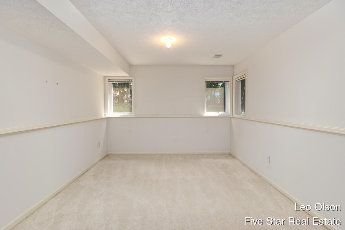 2220 Meadowglen Drive NE Grand Rapids MI 49505