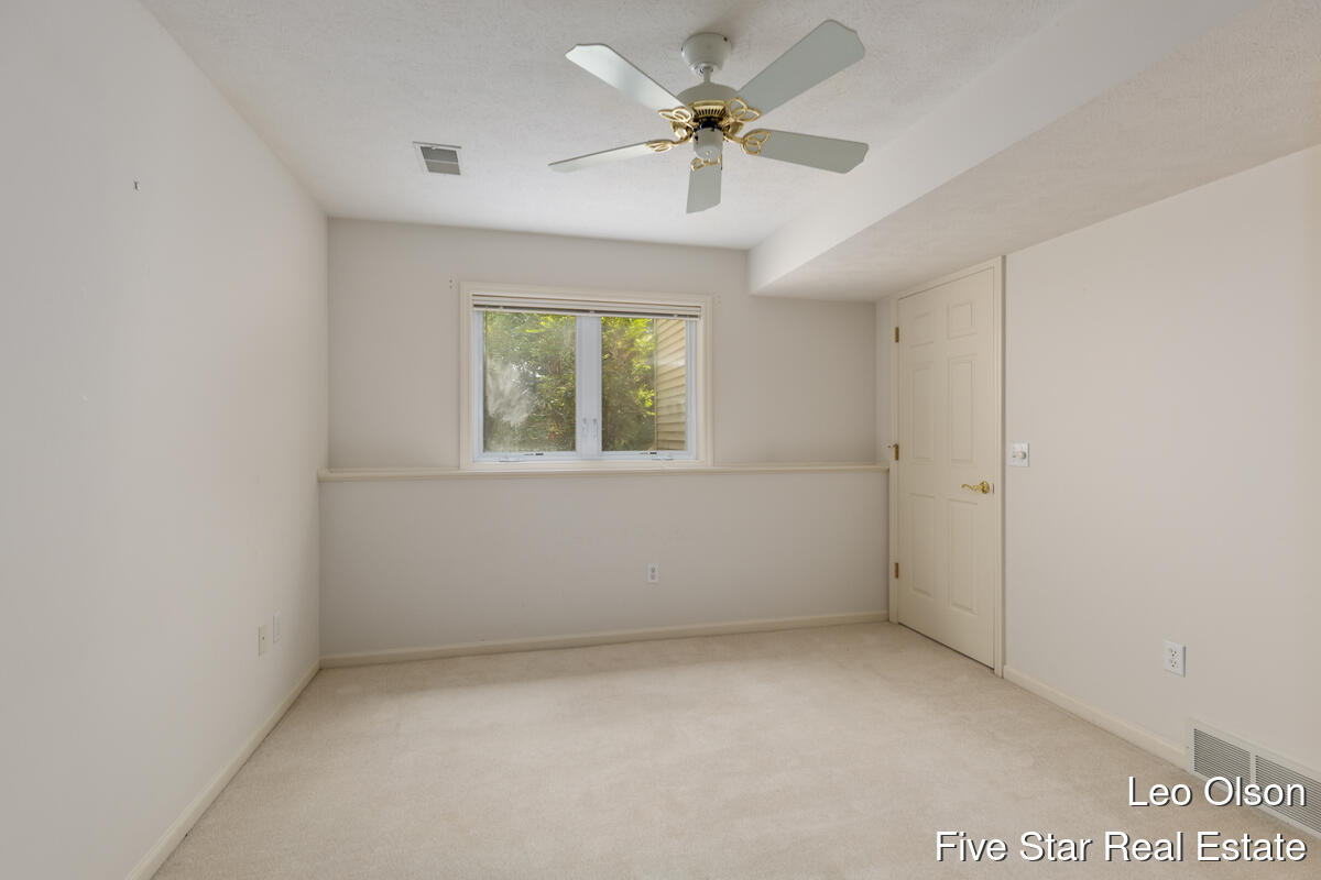 2220 Meadowglen Drive NE Grand Rapids MI 49505