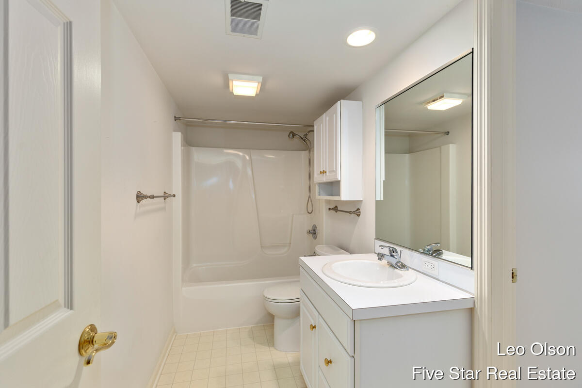 2220 Meadowglen Drive NE Grand Rapids MI 49505
