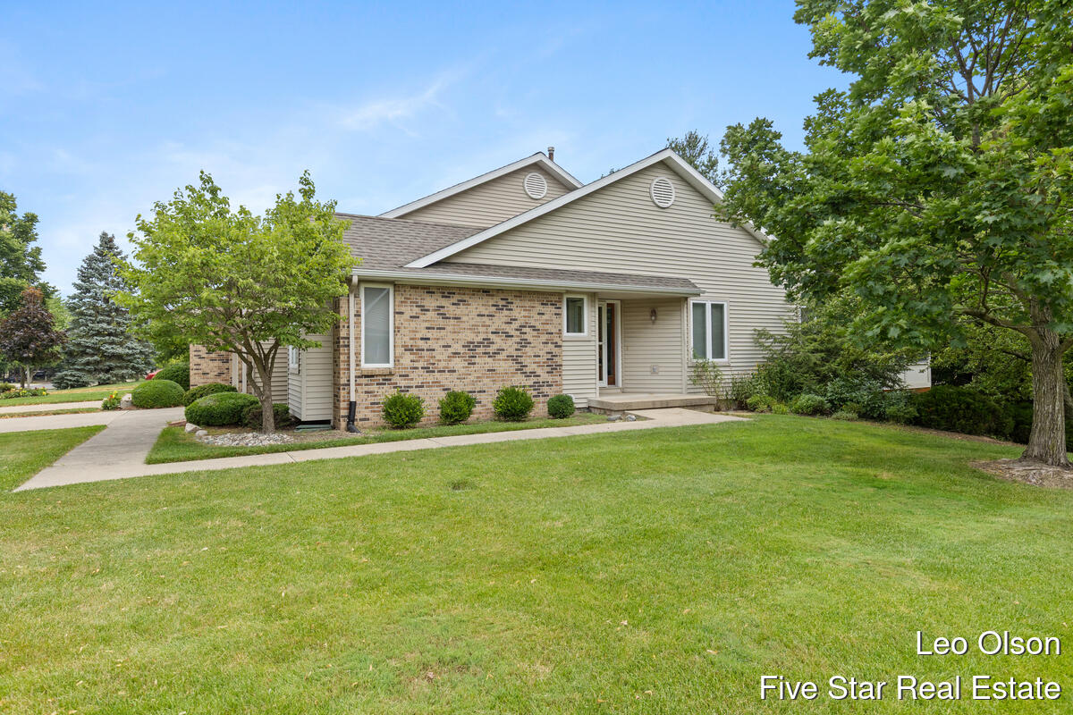 2220 Meadowglen Drive NE Grand Rapids MI 49505
