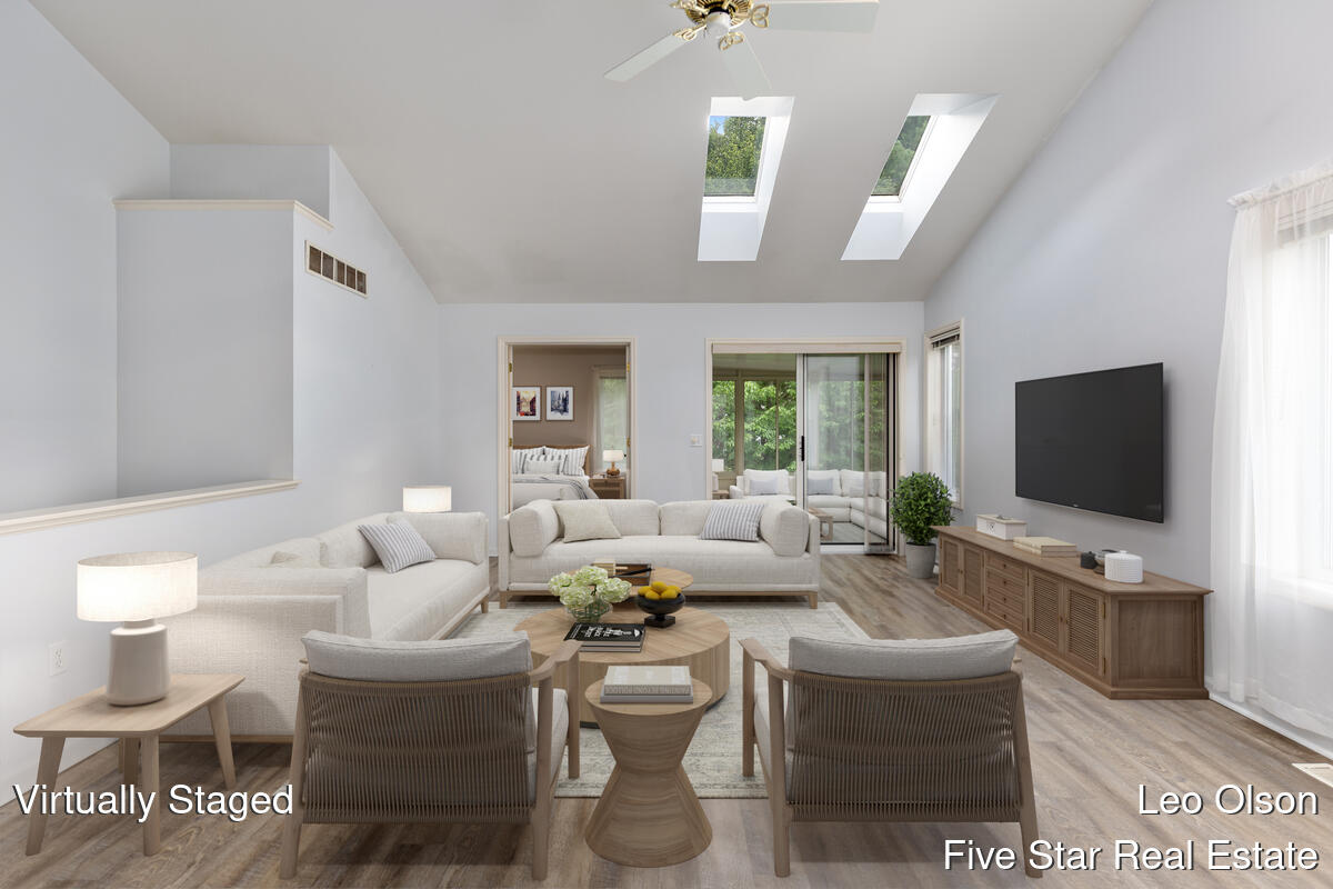2220 Meadowglen Drive NE Grand Rapids MI 49505