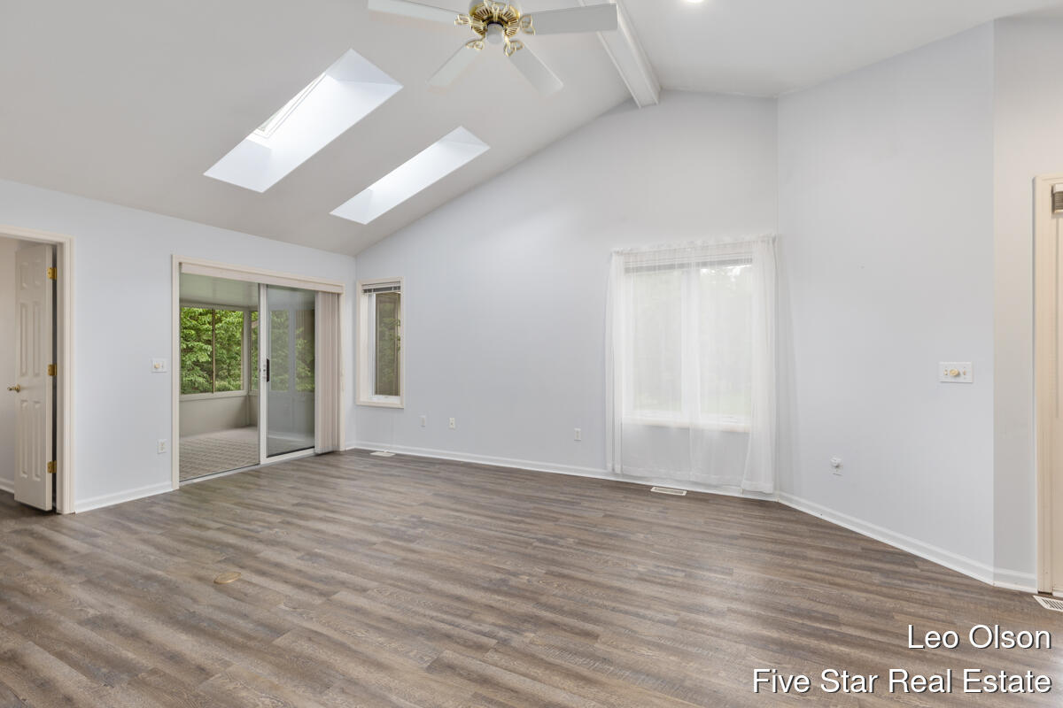 2220 Meadowglen Drive NE Grand Rapids MI 49505