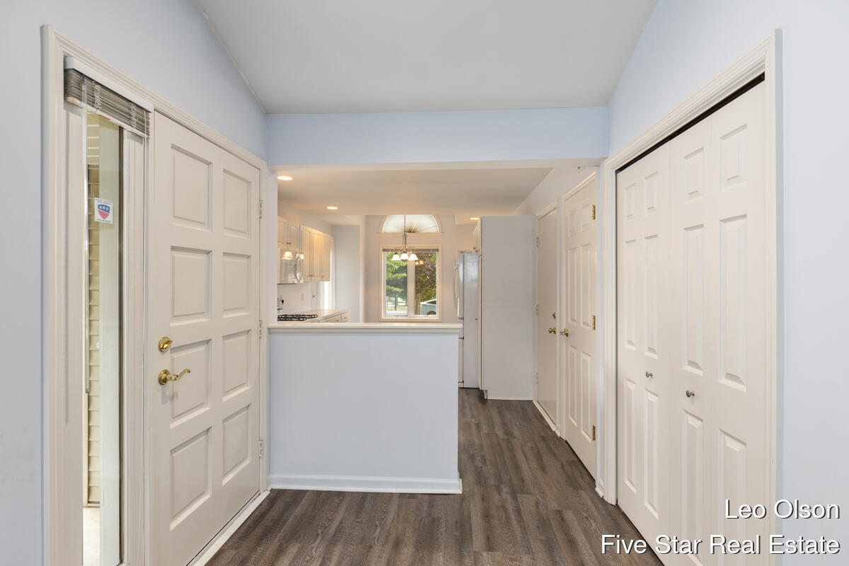 2220 Meadowglen Drive NE Grand Rapids MI 49505