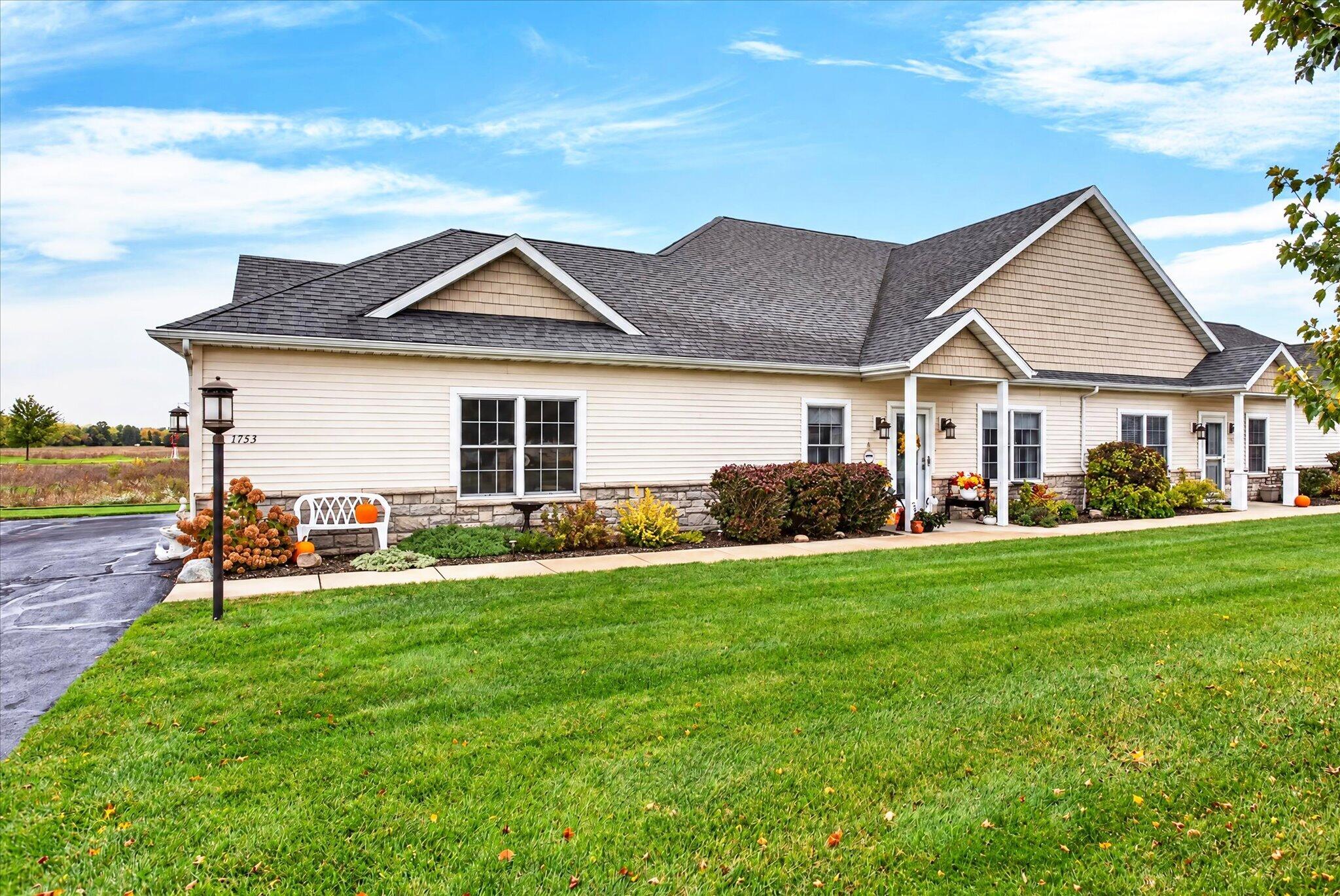 1753 Peachtree Path Stevensville MI 49127