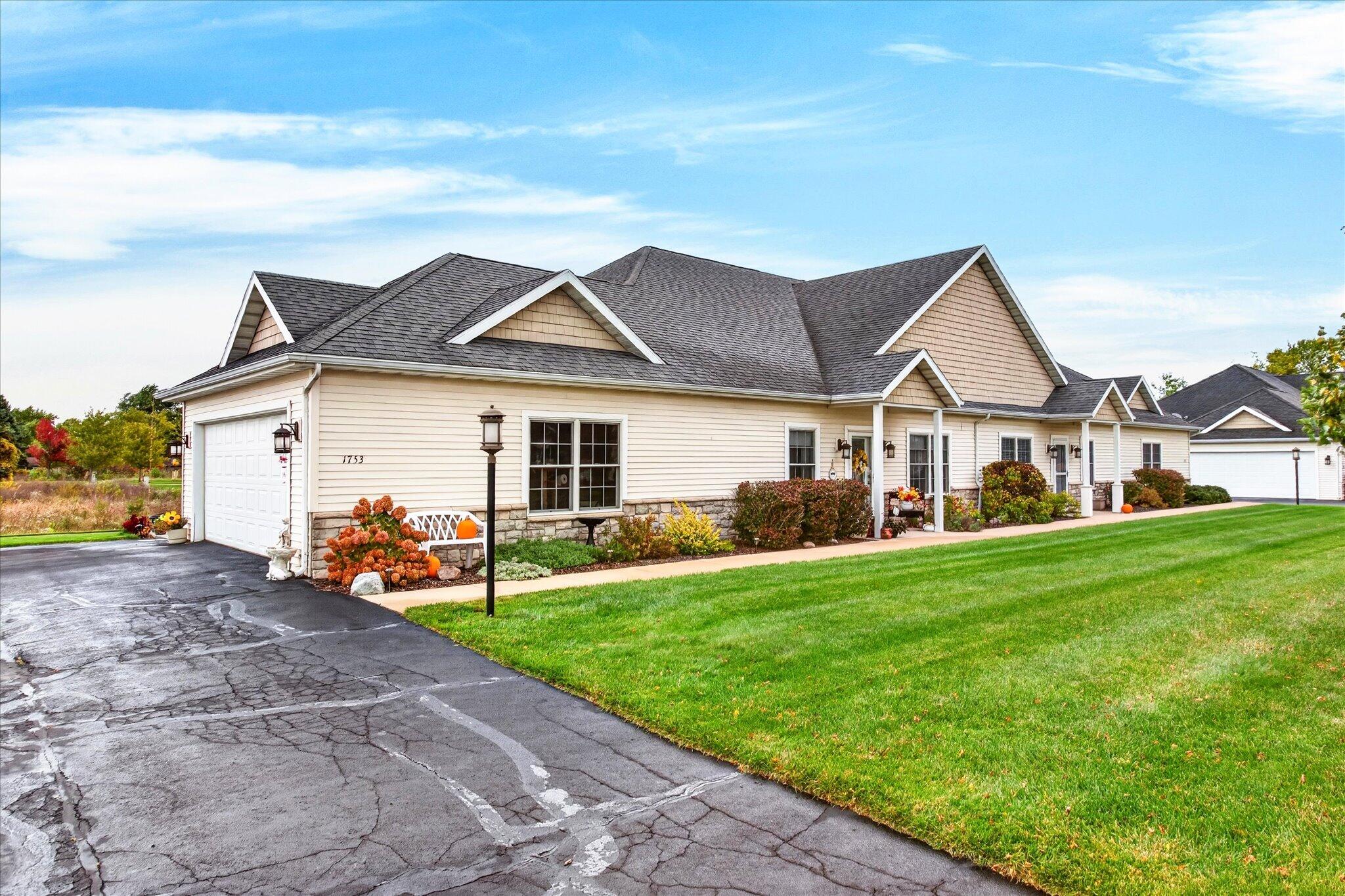 1753 Peachtree Path Stevensville MI 49127