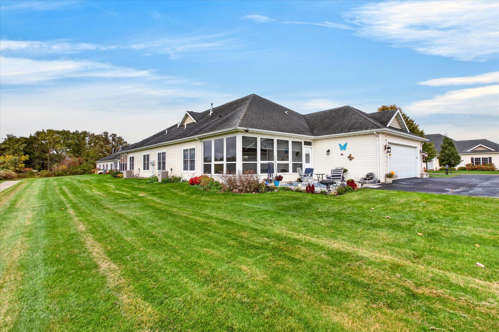 1753 Peachtree Path Stevensville MI 49127