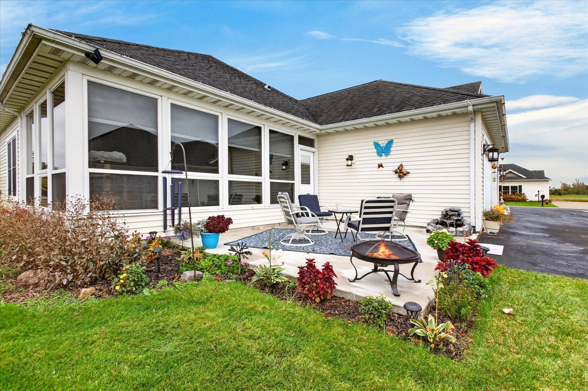 1753 Peachtree Path Stevensville MI 49127