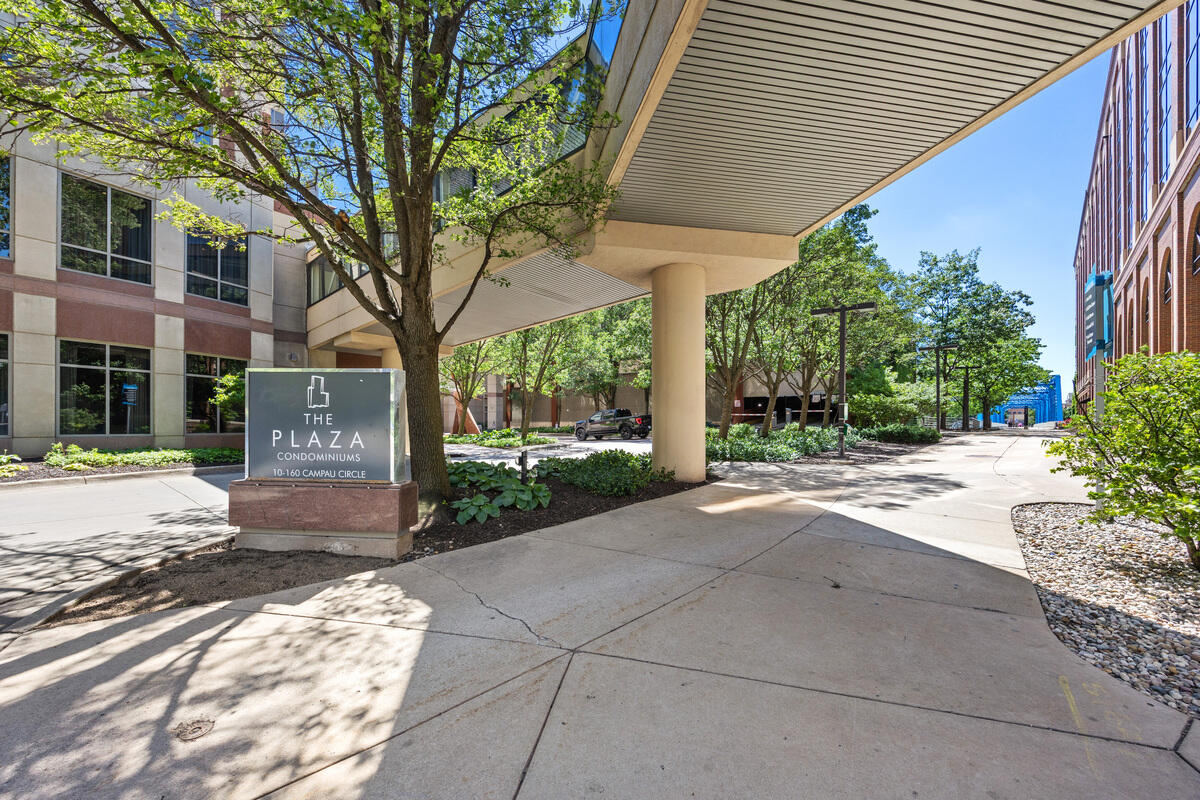 57 Campau Circle NW Grand Rapids MI 49503