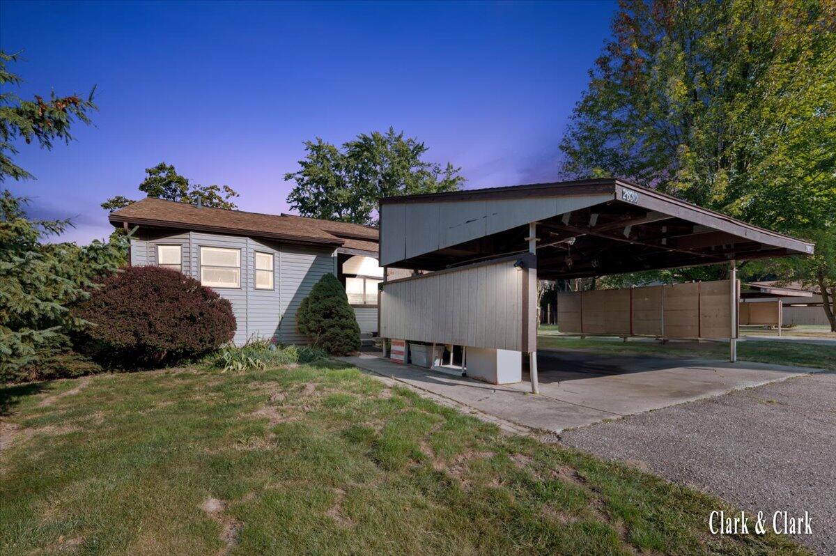 2630 Chatham Woods Drive SE Grand Rapids MI 49546