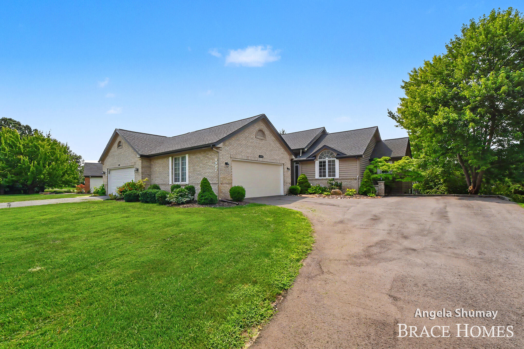 4942 N Quail Crest Drive SE Grand Rapids MI 49546