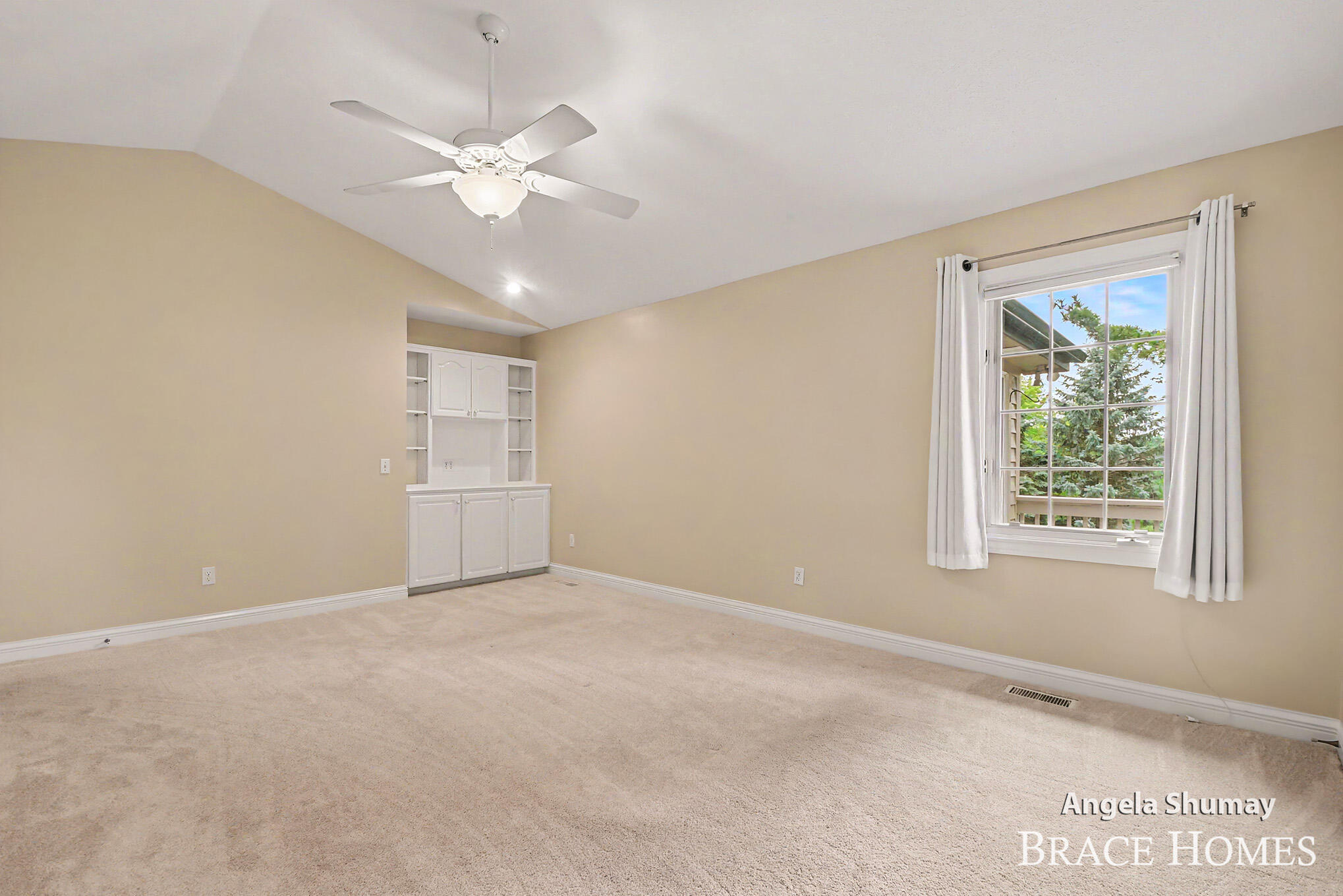 4942 N Quail Crest Drive SE Grand Rapids MI 49546