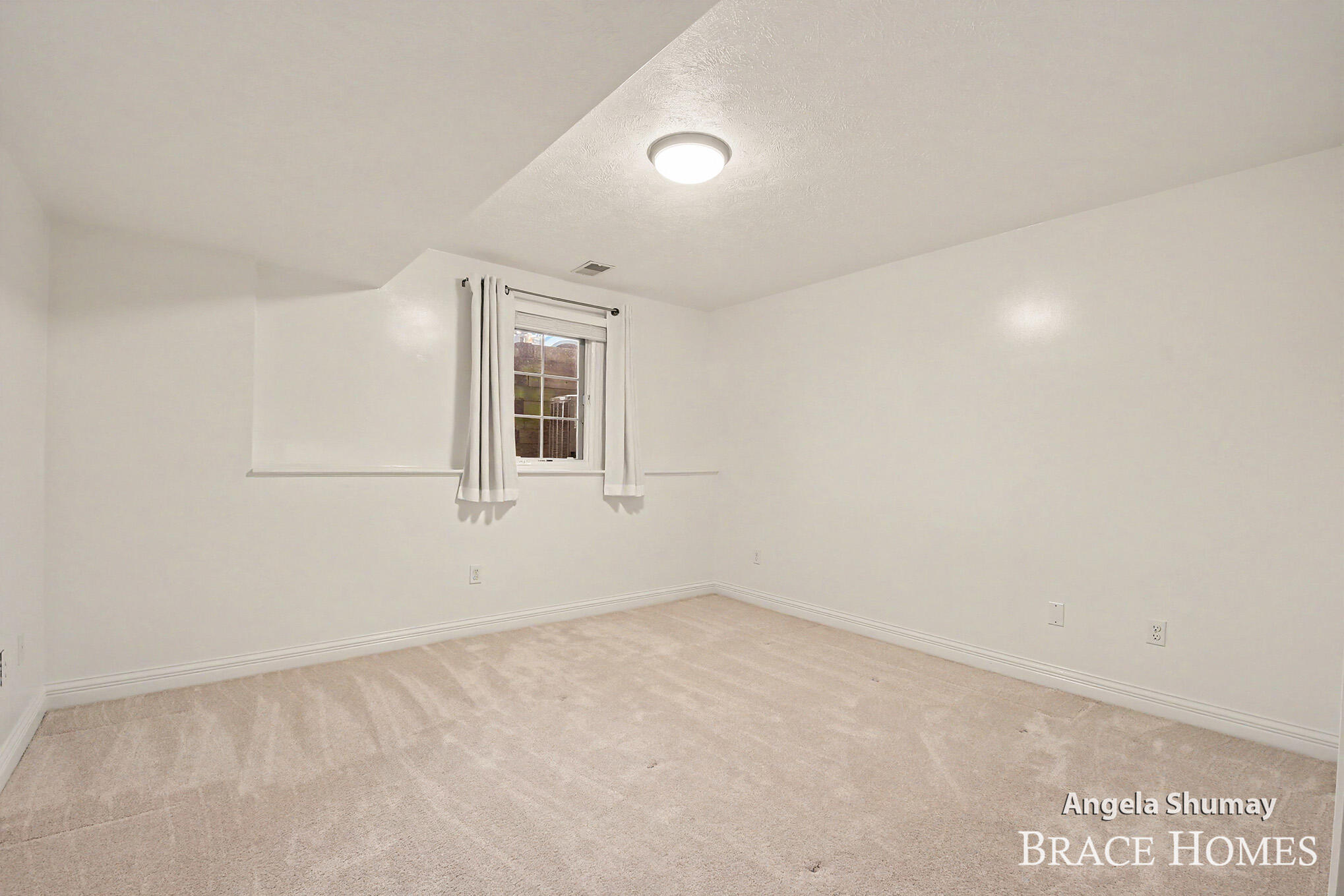 4942 N Quail Crest Drive SE Grand Rapids MI 49546