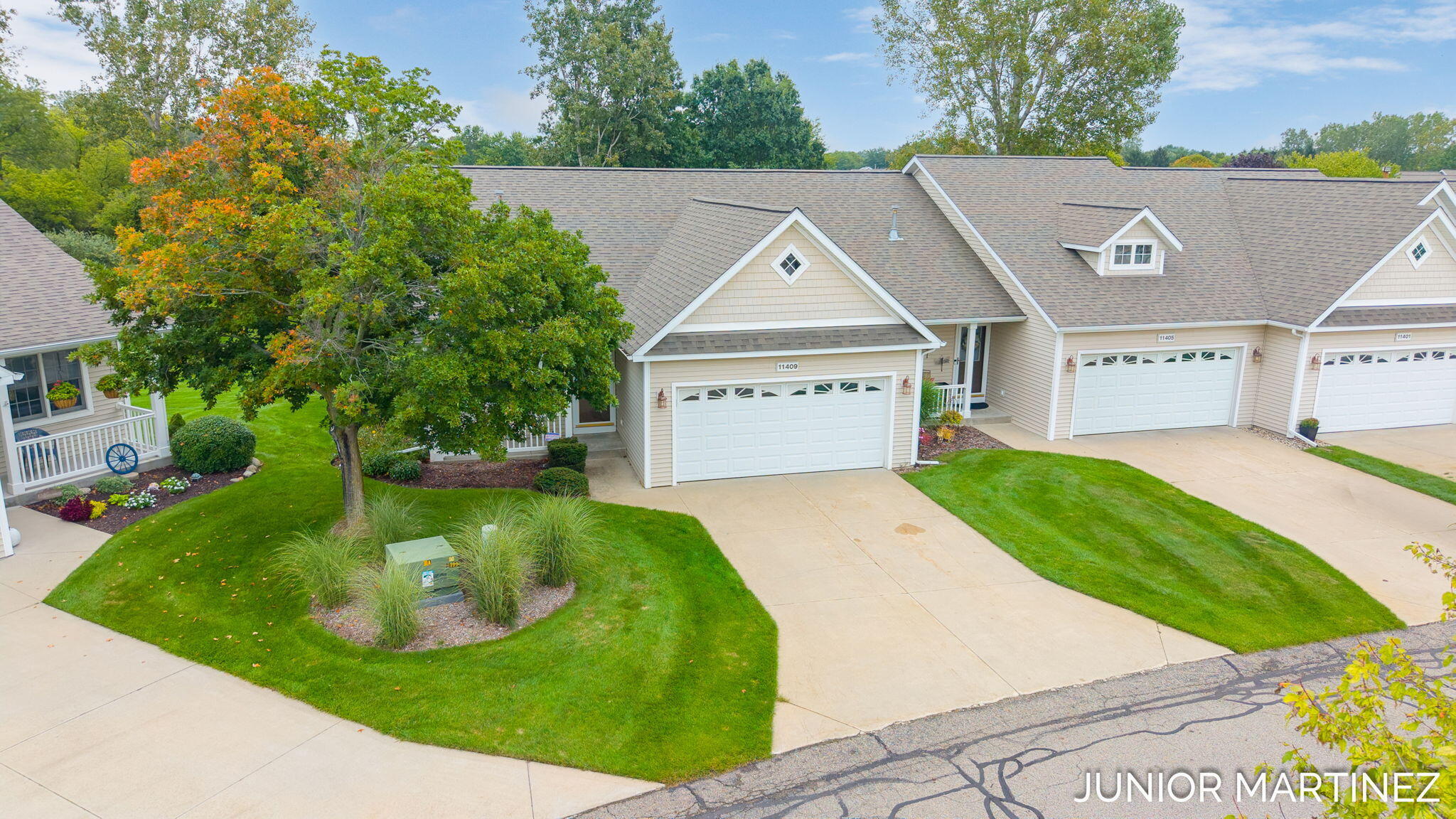 11409 N Lake Drive Holland MI 49424