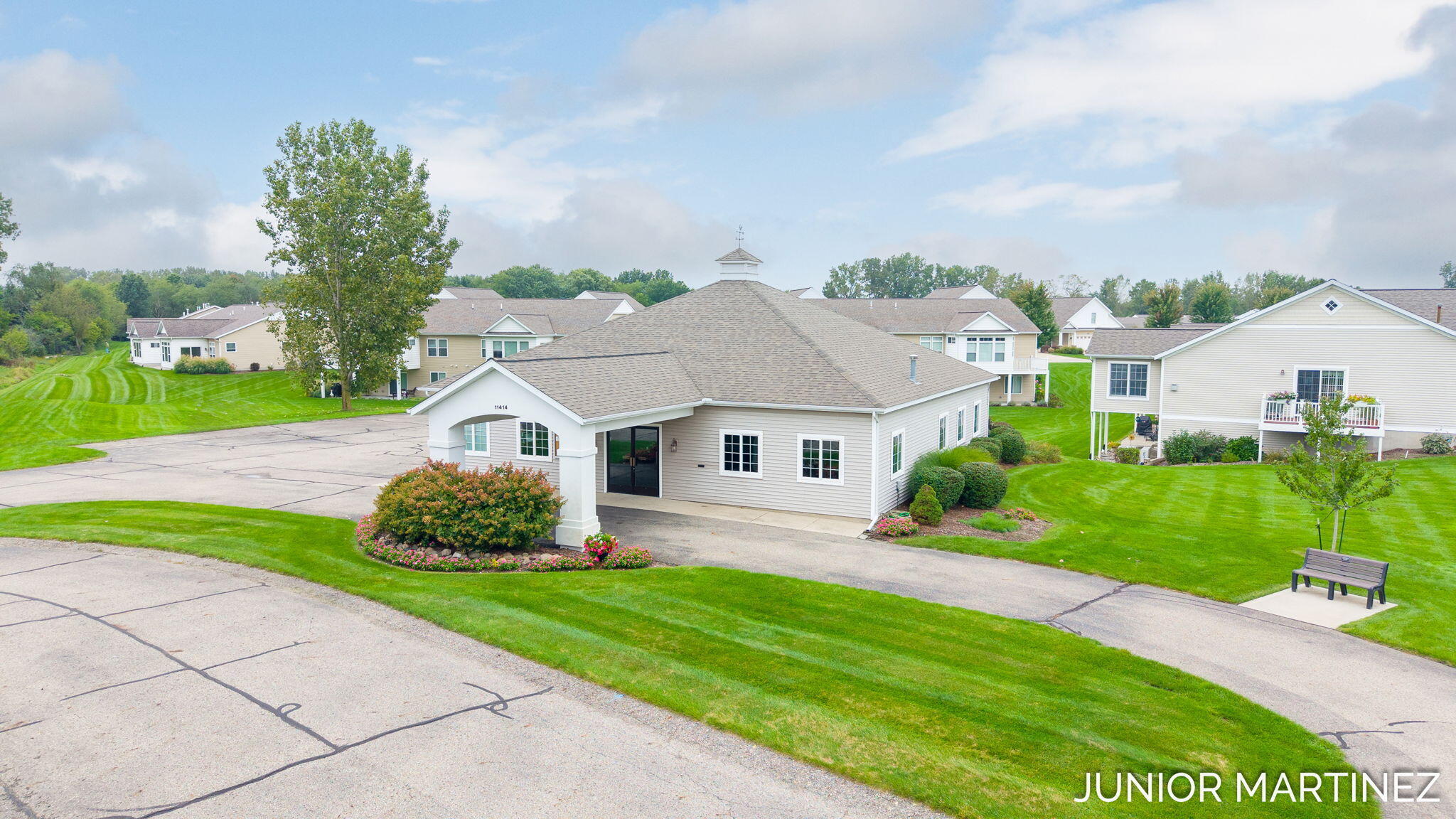 11409 N Lake Drive Holland MI 49424