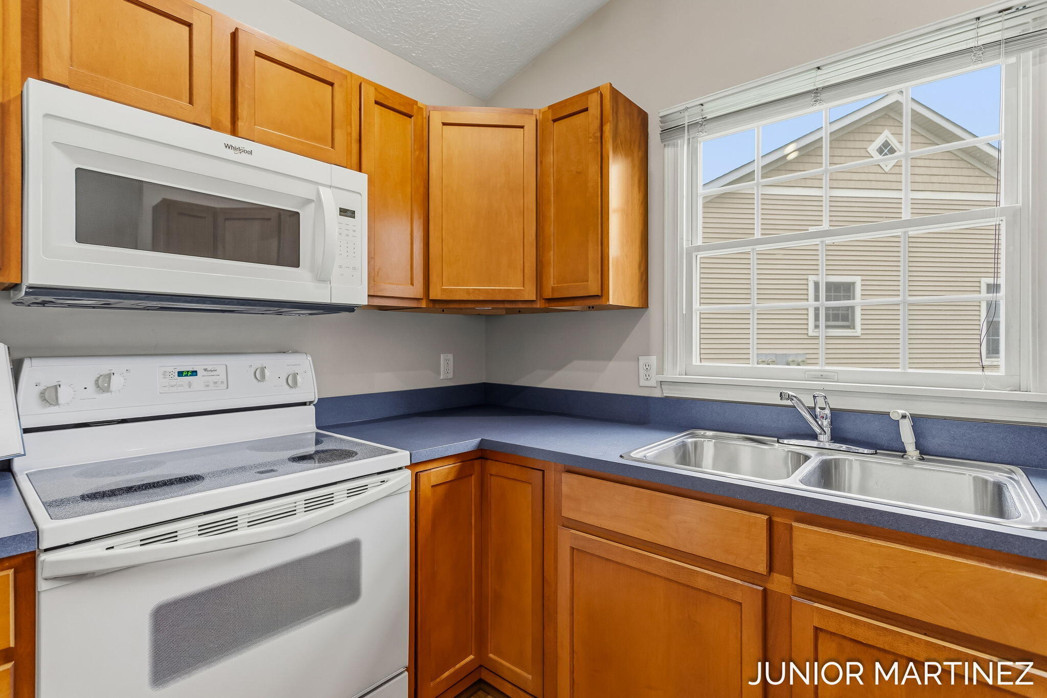 11409 N Lake Drive Holland MI 49424