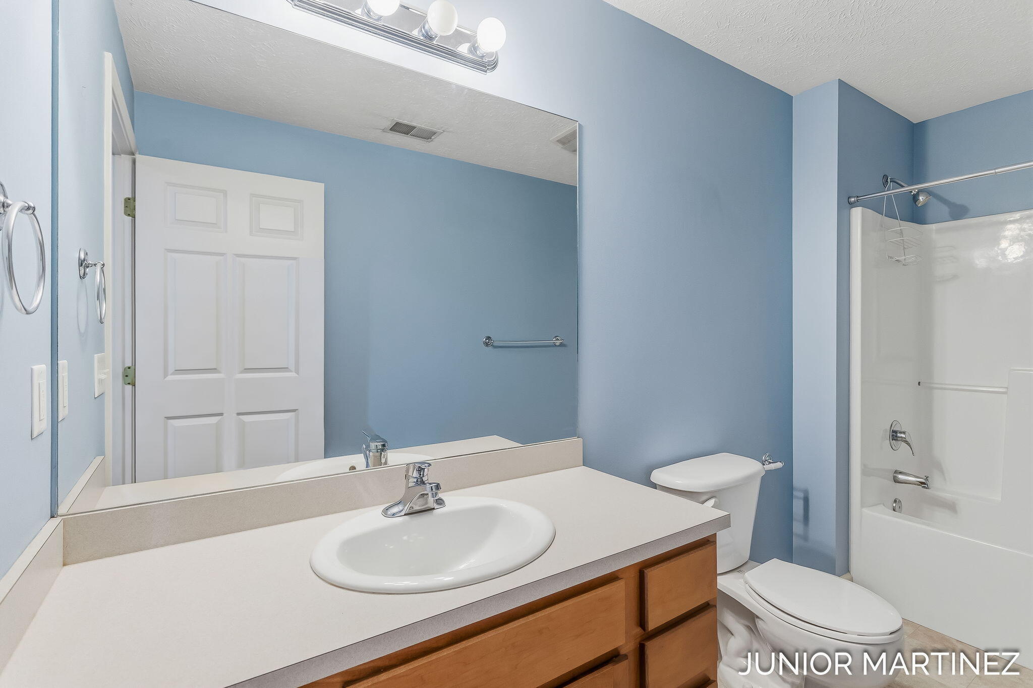 11409 N Lake Drive Holland MI 49424