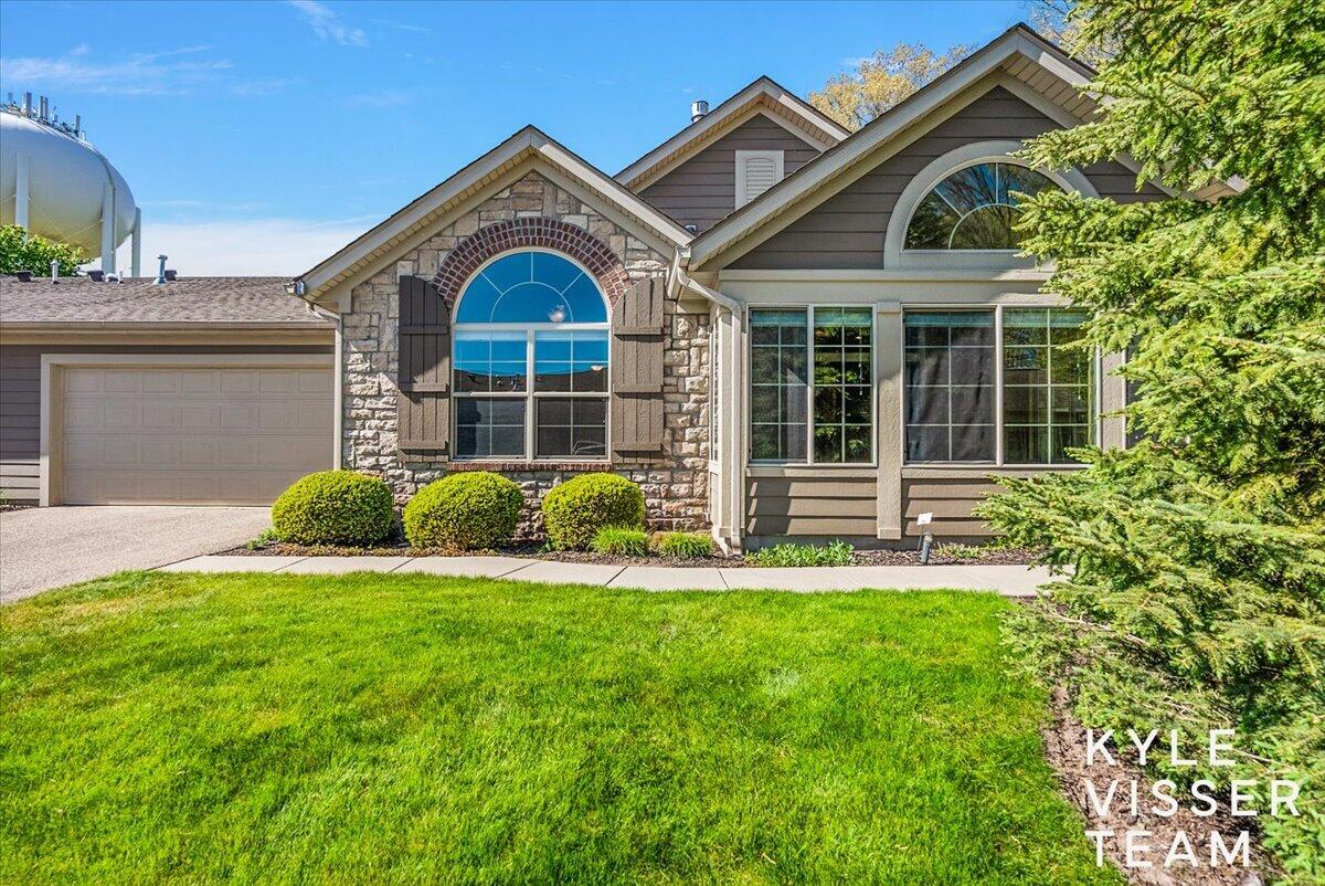892 Bridge Crest Drive SE Ada MI 49301