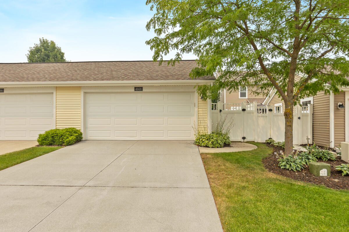 4668 Macatawa Legends Boulevard Holland MI 49424