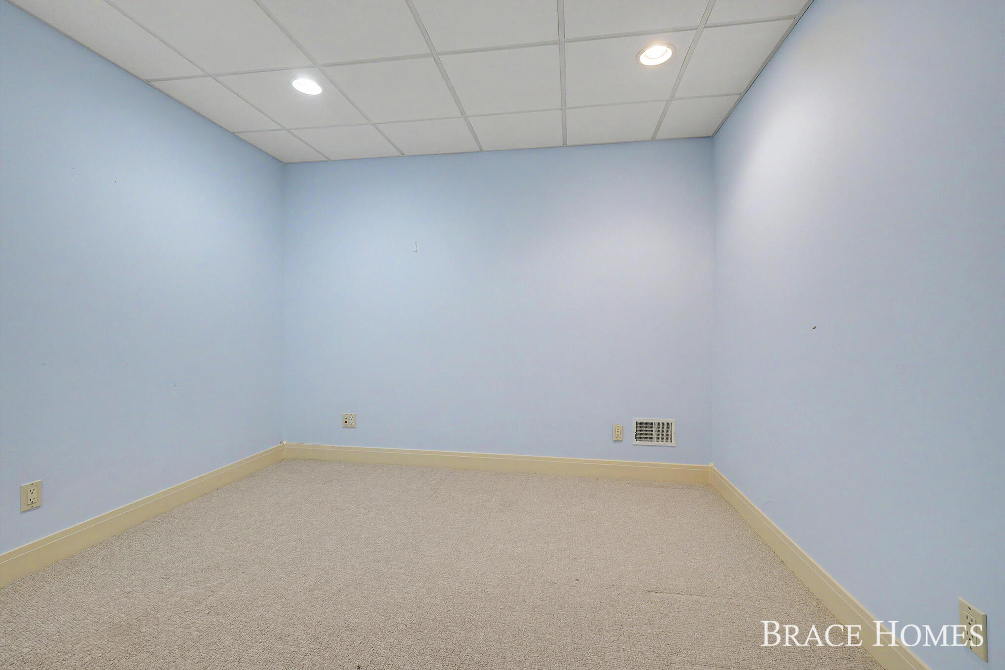 4470 Oak Arbor Drive NE Grand Rapids MI 49525