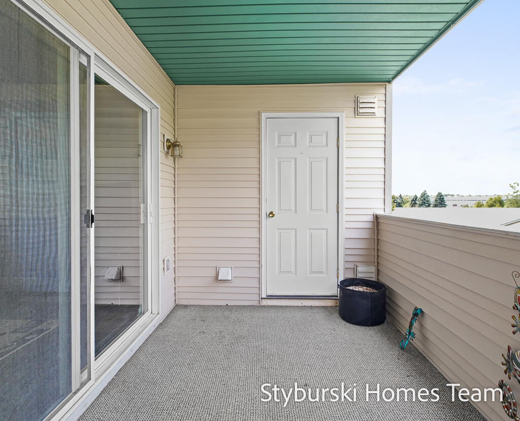 5877 Crosswinds Drive Norton Shores MI 49444
