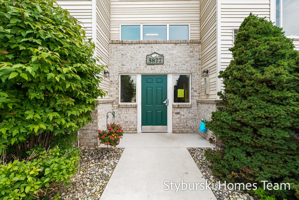 5877 Crosswinds Drive Norton Shores MI 49444