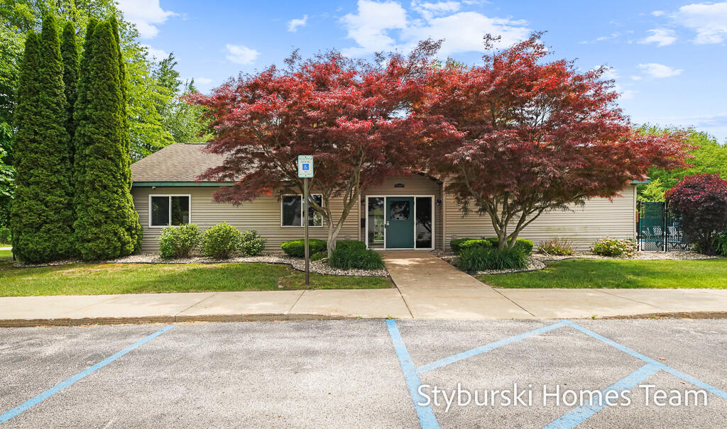 5877 Crosswinds Drive Norton Shores MI 49444