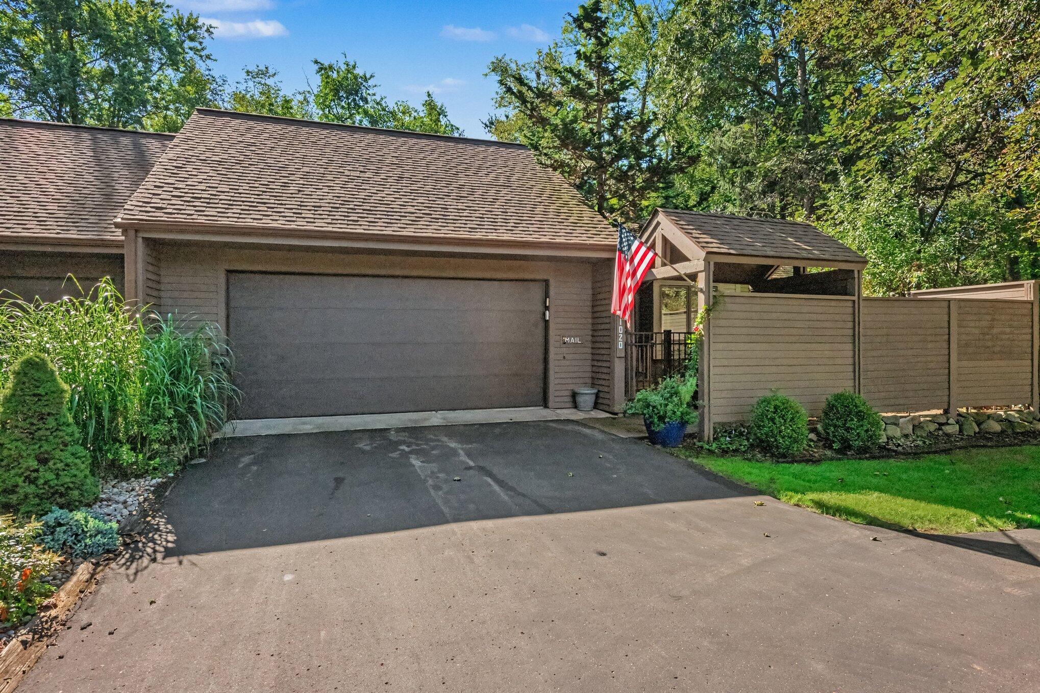 1020 Essex Circle Kalamazoo MI 49008