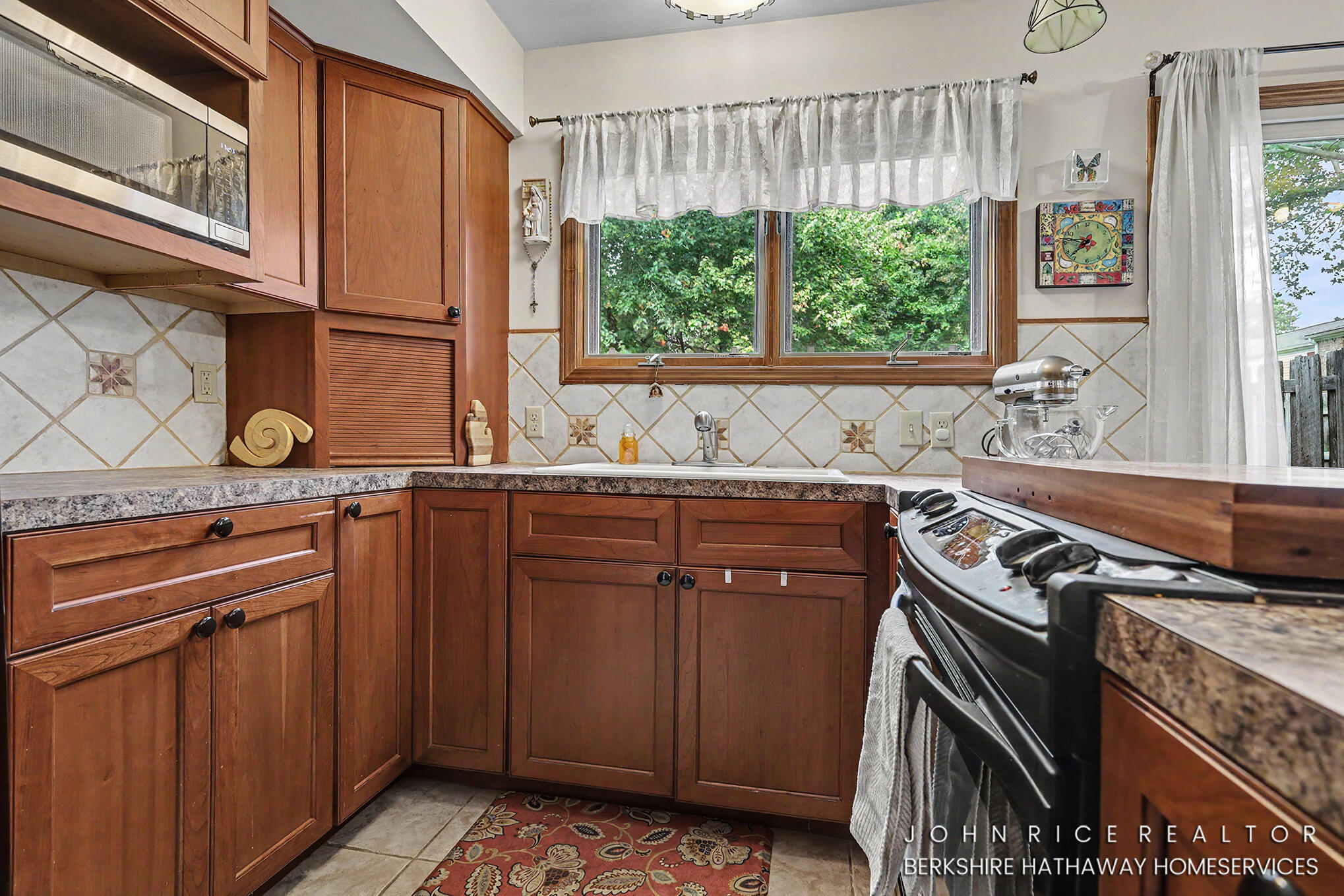 2466 Abbington Drive SE Grand Rapids MI 49506