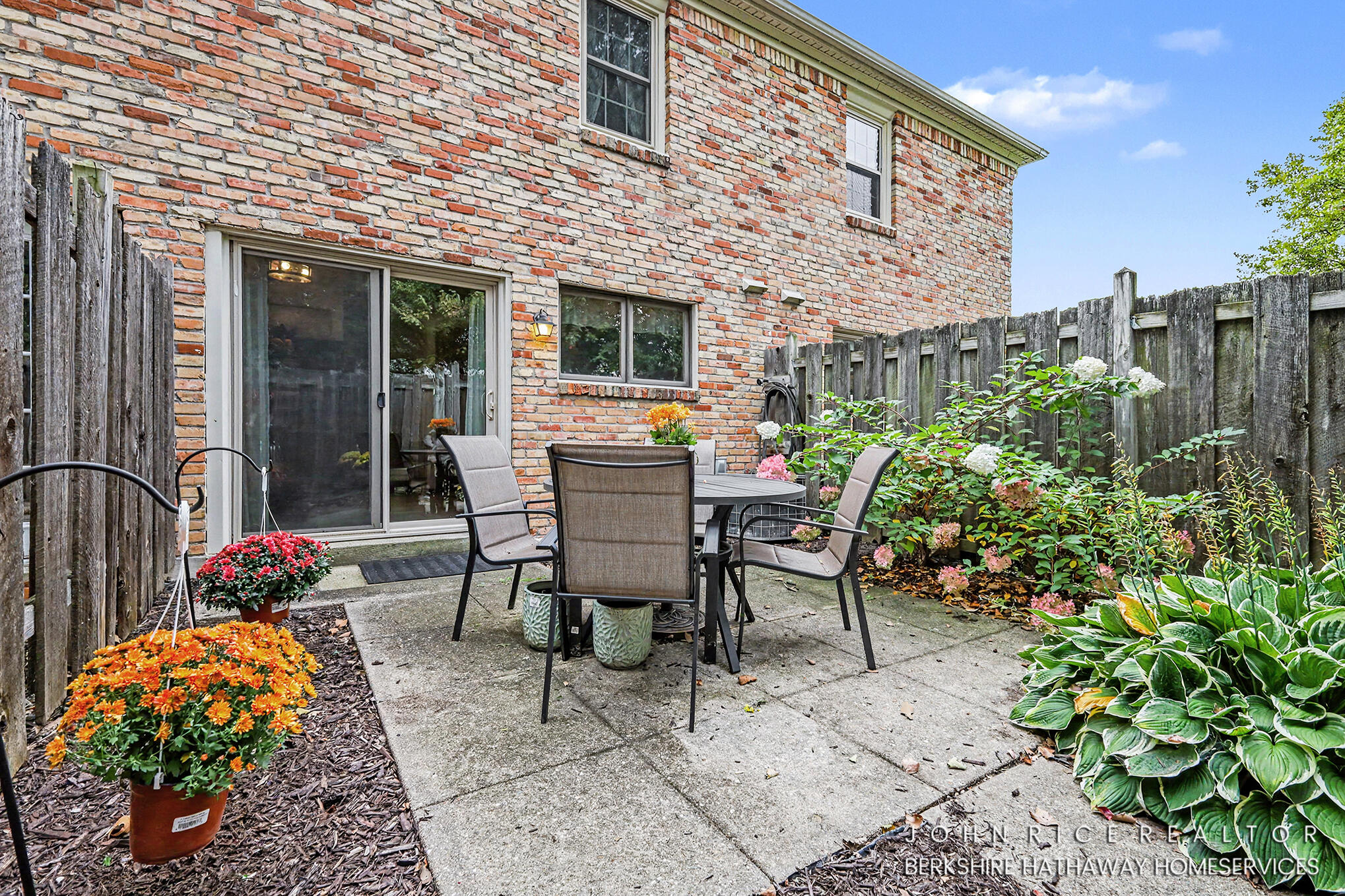 2466 Abbington Drive SE Grand Rapids MI 49506