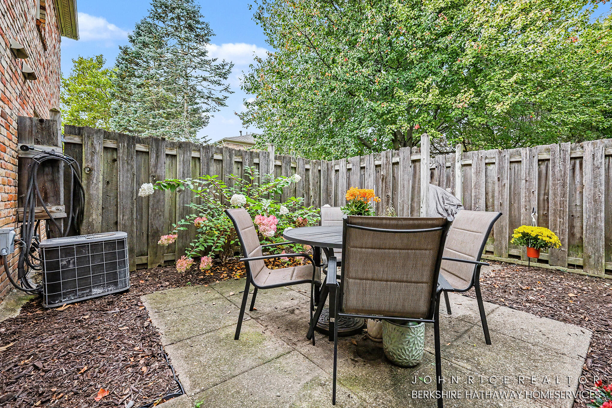 2466 Abbington Drive SE Grand Rapids MI 49506