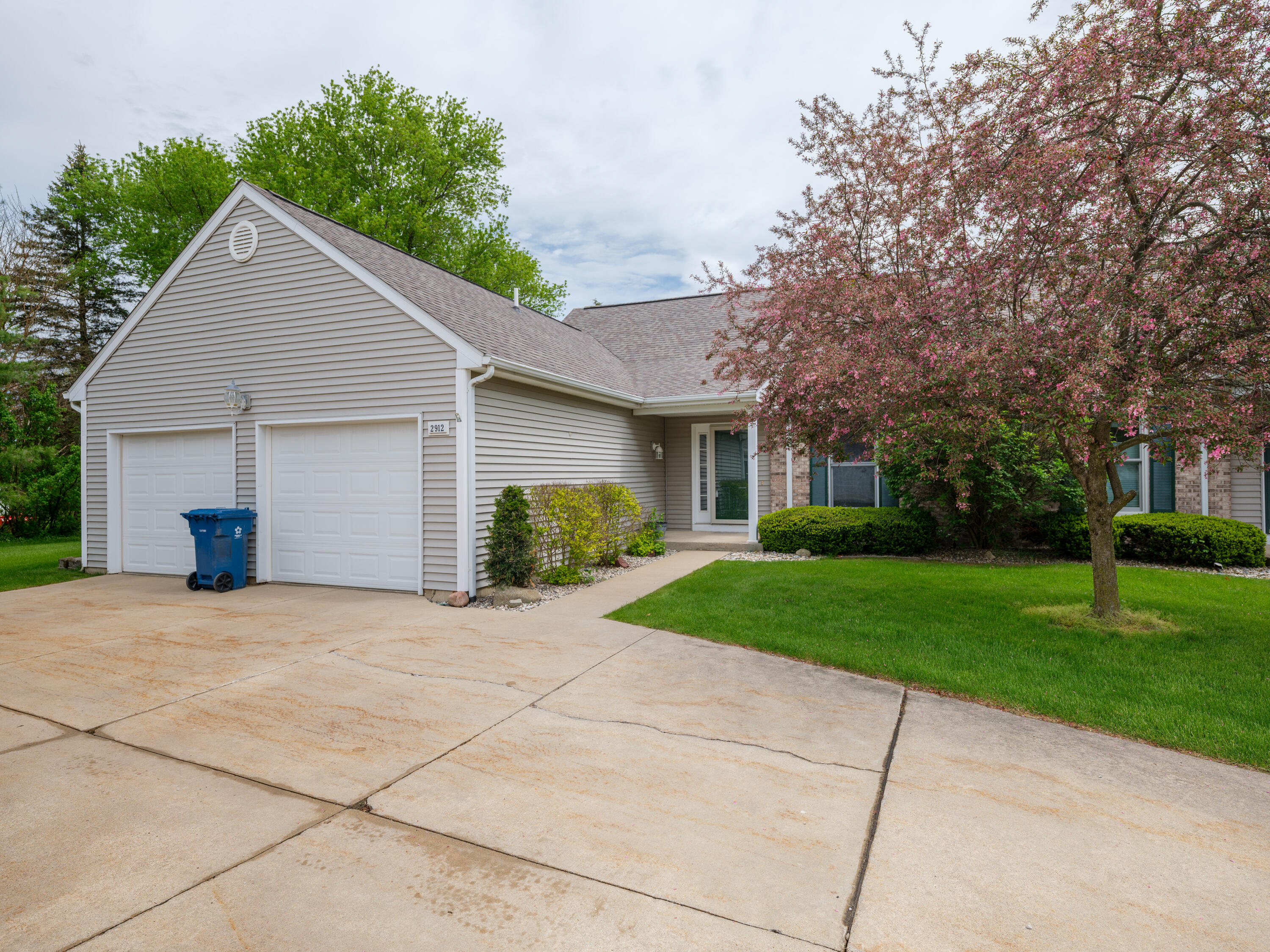 2912 Hunters Place Kalamazoo MI 49048
