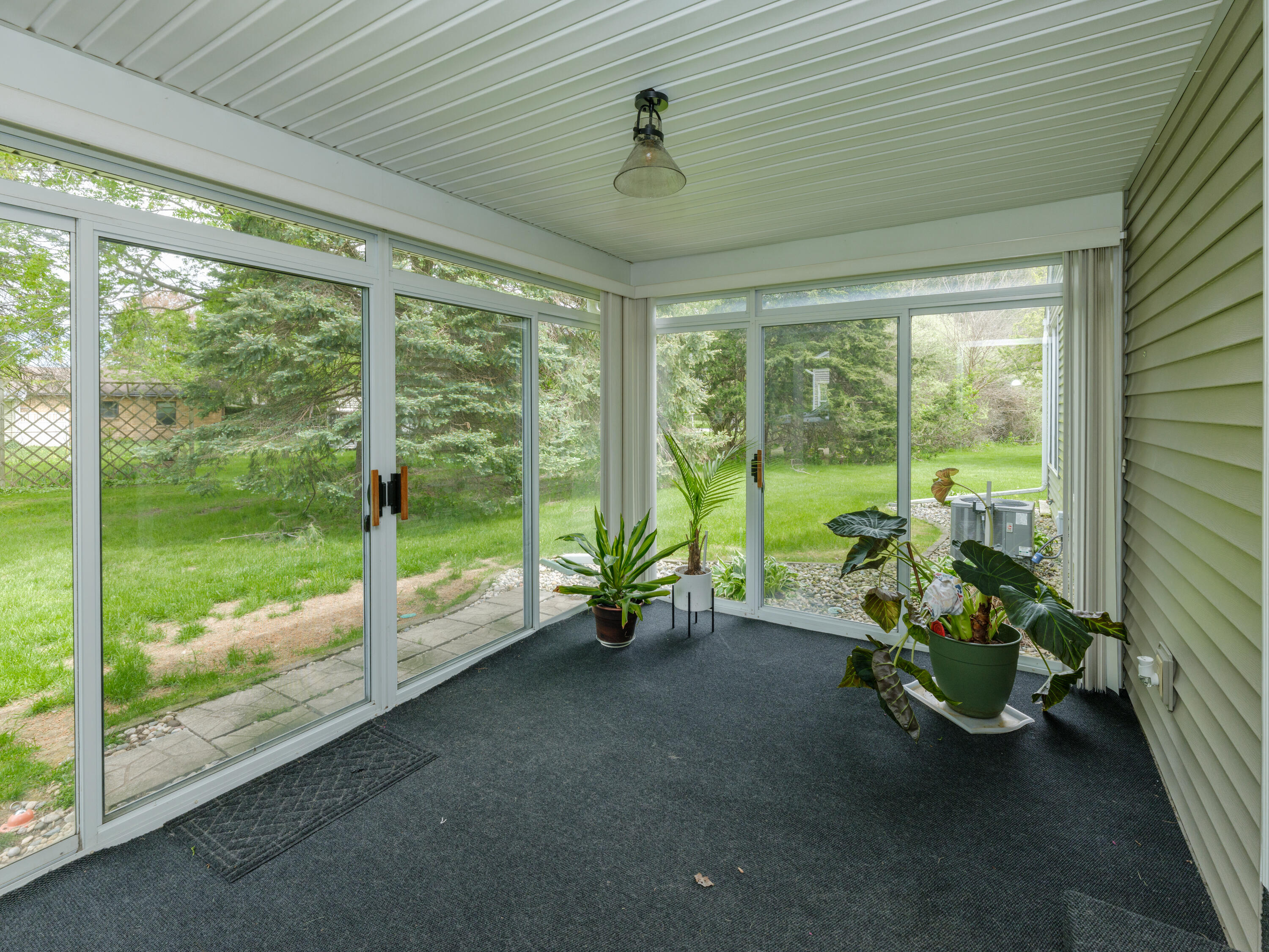 2912 Hunters Place Kalamazoo MI 49048