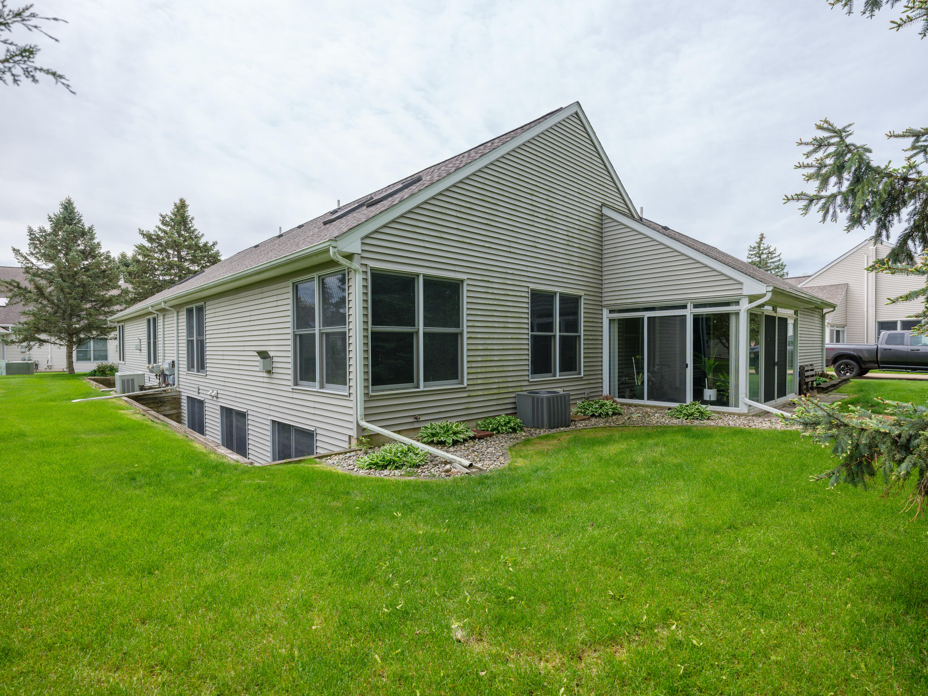 2912 Hunters Place Kalamazoo MI 49048