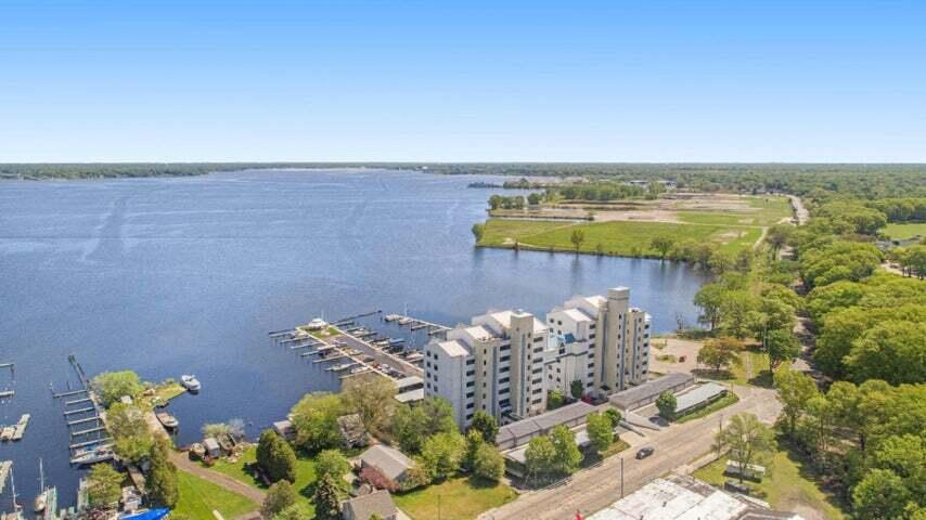 2964 Lakeshore Drive Muskegon MI 49441