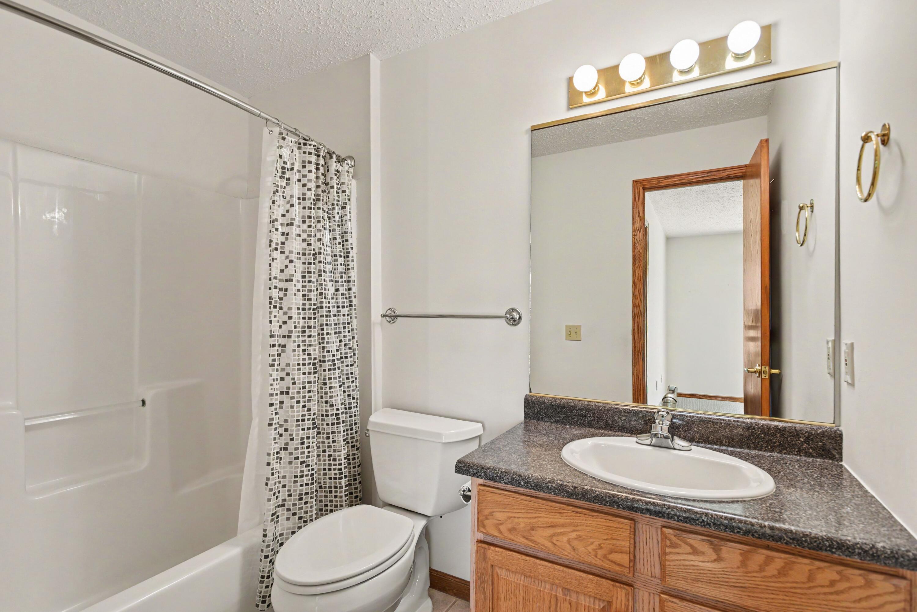 2921 Hunters Place Kalamazoo MI 49048