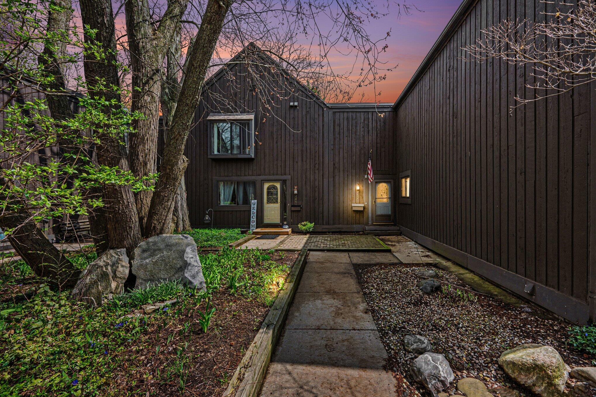 242 Dunbarton Court Kalamazoo MI 49006