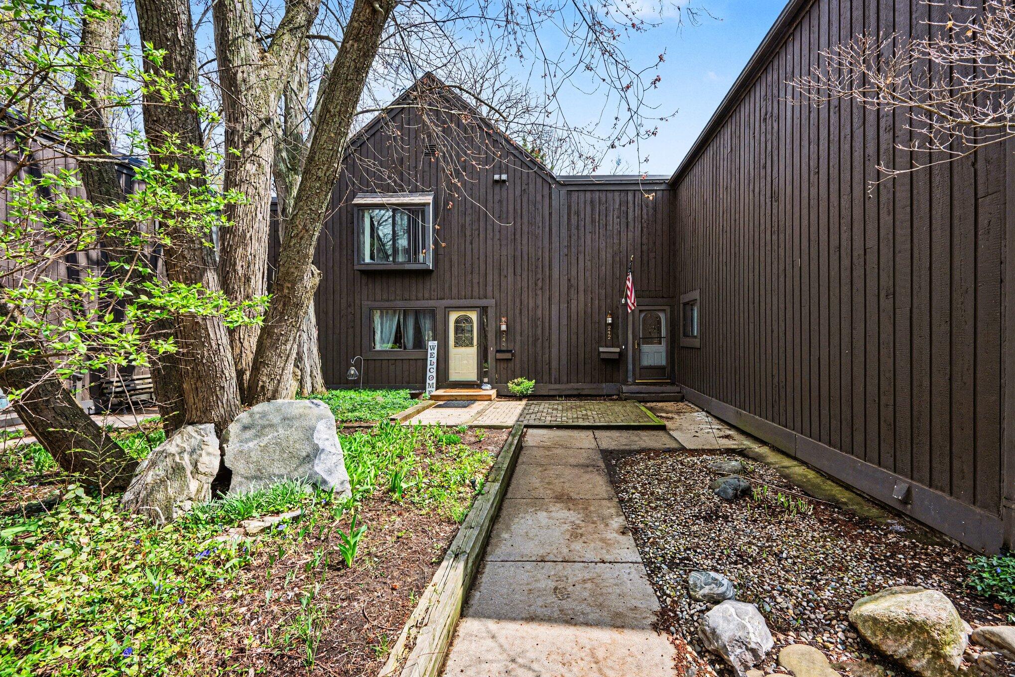 242 Dunbarton Court Kalamazoo MI 49006